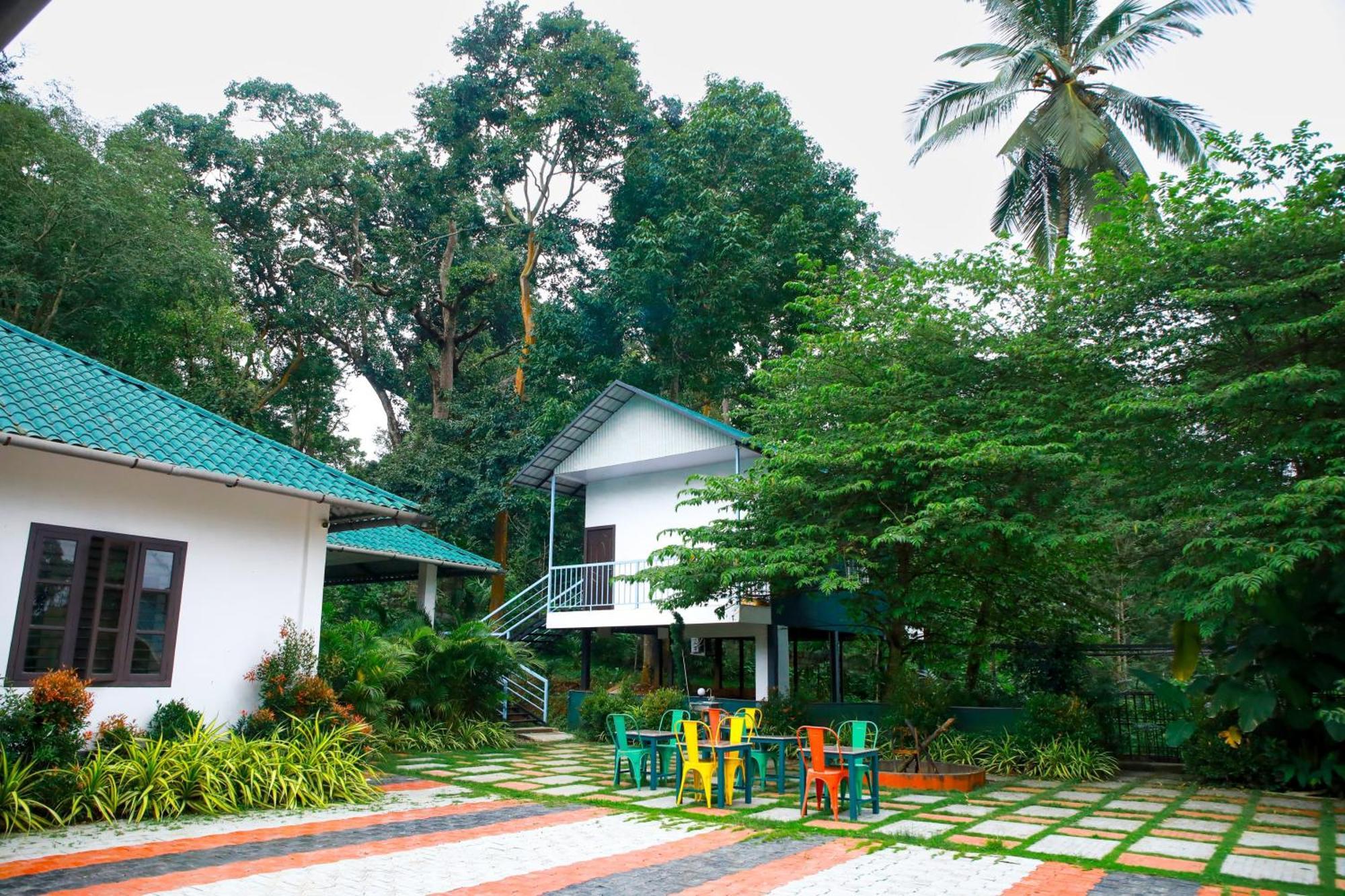 Green Aura Private Villas Sultan Bathery Exterior photo
