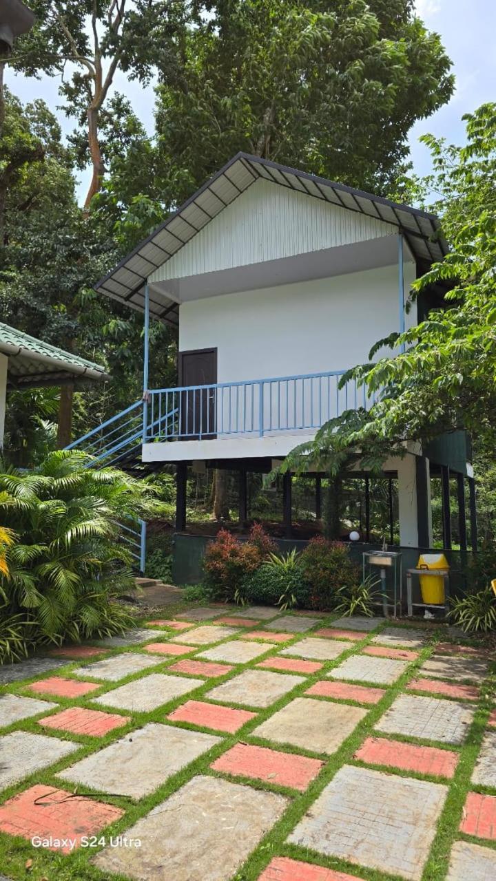 Green Aura Private Villas Sultan Bathery Exterior photo